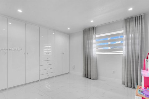 Villa ou maison à vendre à Miami, Floride: 4 chambres, 205.87 m2 № 1316208 - photo 2