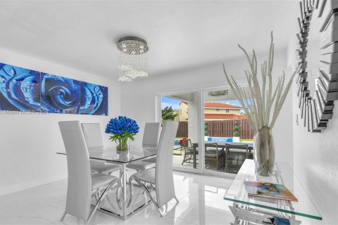 Casa en venta en Miami, Florida, 4 dormitorios, 205.87 m2 № 1316208 - foto 22