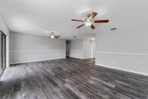 House in Tampa, Florida 4 bedrooms, 187.38 sq.m. № 1254299 - photo 7