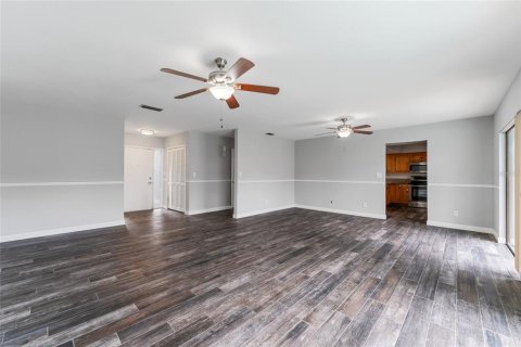 House in Tampa, Florida 4 bedrooms, 187.38 sq.m. № 1254299 - photo 6