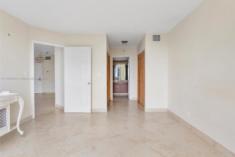 Condo in Aventura, Florida, 2 bedrooms  № 1367048 - photo 24