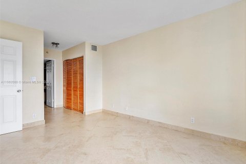 Condo in Aventura, Florida, 2 bedrooms  № 1367048 - photo 25