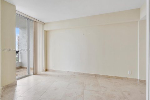 Condo in Aventura, Florida, 2 bedrooms  № 1367048 - photo 14