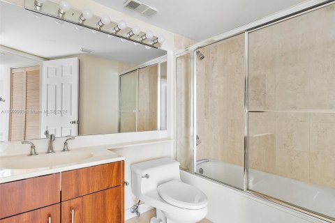 Condo in Aventura, Florida, 2 bedrooms  № 1367048 - photo 18