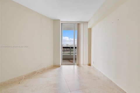 Condo in Aventura, Florida, 2 bedrooms  № 1367048 - photo 16