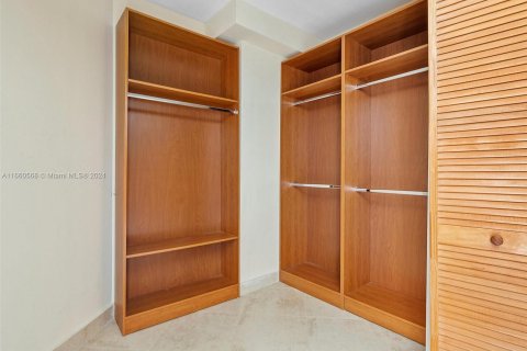 Condo in Aventura, Florida, 2 bedrooms  № 1367048 - photo 28