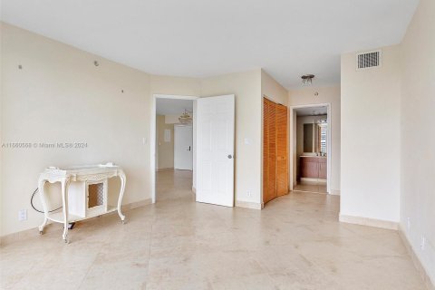 Condo in Aventura, Florida, 2 bedrooms  № 1367048 - photo 23