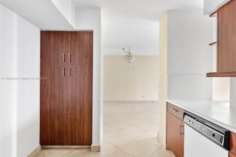 Condo in Aventura, Florida, 2 bedrooms  № 1367048 - photo 13