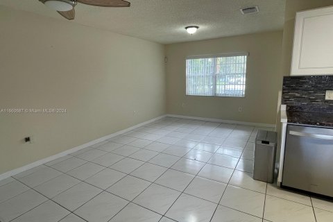 Villa ou maison à vendre à Miami, Floride: 3 chambres, 144.09 m2 № 1367018 - photo 5