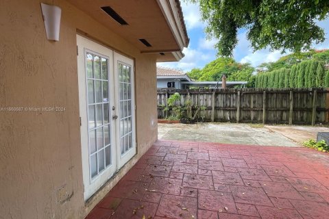 Casa en venta en Miami, Florida, 3 dormitorios, 144.09 m2 № 1367018 - foto 25