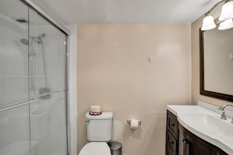 Condo in Pompano Beach, Florida, 2 bedrooms  № 1004409 - photo 15