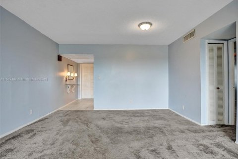 Condo in Pompano Beach, Florida, 2 bedrooms  № 1004409 - photo 29