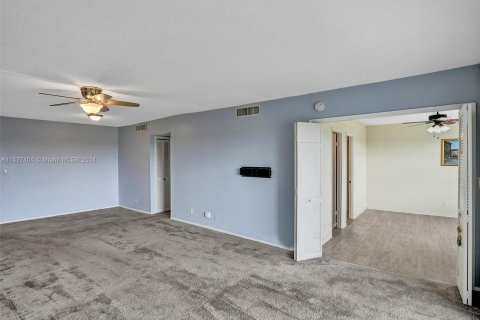 Condo in Pompano Beach, Florida, 2 bedrooms  № 1004409 - photo 19