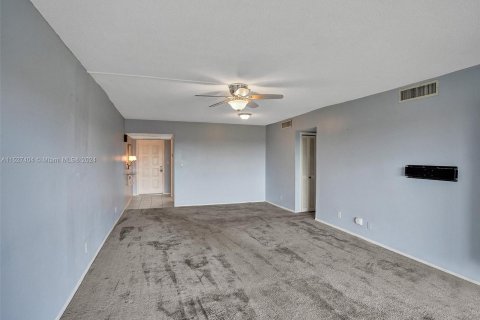 Condo in Pompano Beach, Florida, 2 bedrooms  № 1004409 - photo 18