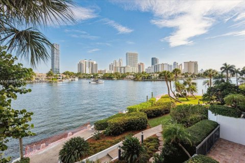 Condominio en venta en Aventura, Florida, 2 dormitorios, 237.83 m2 № 1004454 - foto 9