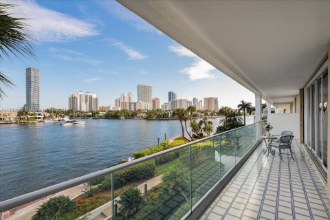 Condo in Aventura, Florida, 2 bedrooms  № 1004454 - photo 3