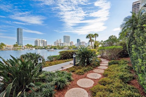 Condo in Aventura, Florida, 2 bedrooms  № 1004454 - photo 10