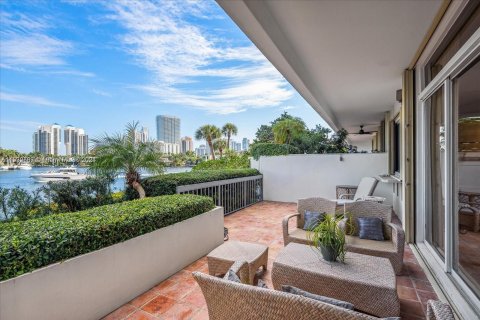 Condominio en venta en Aventura, Florida, 2 dormitorios, 237.83 m2 № 1004454 - foto 7