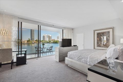 Condo in Aventura, Florida, 2 bedrooms  № 1004454 - photo 20