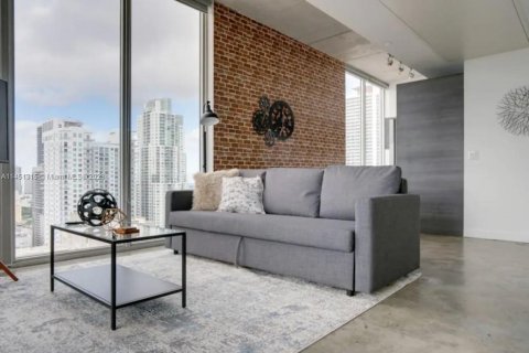 Condo in Miami, Florida, 1 bedroom  № 713731 - photo 1