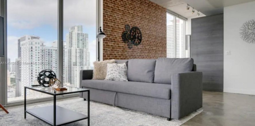 Condominio en Miami, Florida, 1 dormitorio  № 713731