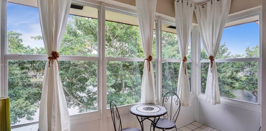 Condo in Lauderdale Lakes, Florida, 1 bedroom  № 958645