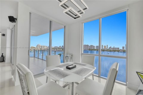 Condominio en venta en North Miami Beach, Florida, 3 dormitorios, 206.71 m2 № 1369173 - foto 11