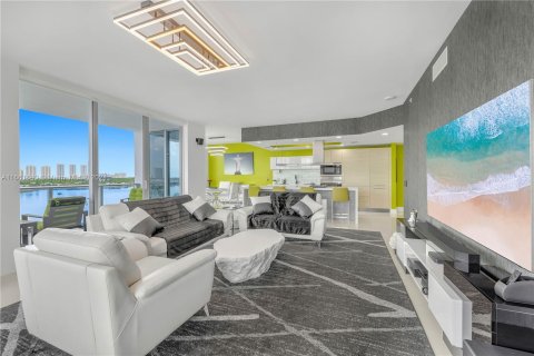 Condo in North Miami Beach, Florida, 3 bedrooms  № 1369173 - photo 13