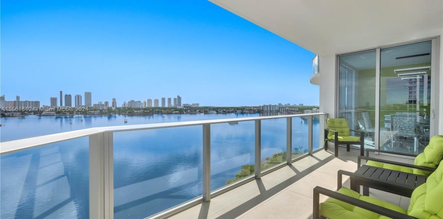 Condominio en North Miami Beach, Florida, 3 dormitorios  № 1369173