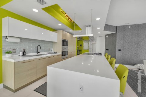 Condominio en venta en North Miami Beach, Florida, 3 dormitorios, 206.71 m2 № 1369173 - foto 9