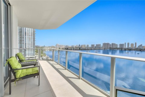 Condominio en venta en North Miami Beach, Florida, 3 dormitorios, 206.71 m2 № 1369173 - foto 2