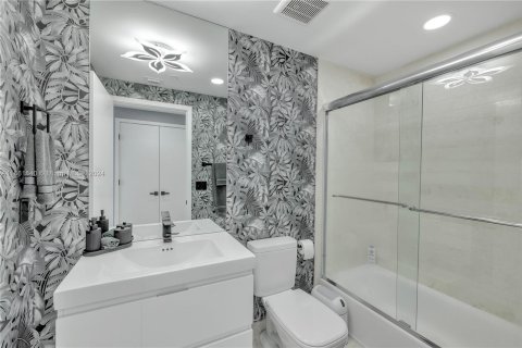 Condo in North Miami Beach, Florida, 3 bedrooms  № 1369173 - photo 19