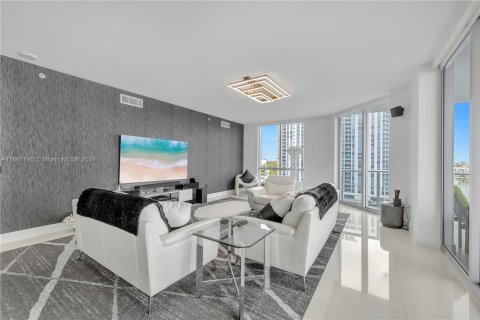 Condo in North Miami Beach, Florida, 3 bedrooms  № 1369173 - photo 4