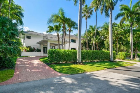 House in Coral Gables, Florida 5 bedrooms, 501.3 sq.m. № 1170500 - photo 23