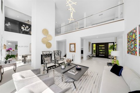 House in Coral Gables, Florida 5 bedrooms, 501.3 sq.m. № 1170500 - photo 25