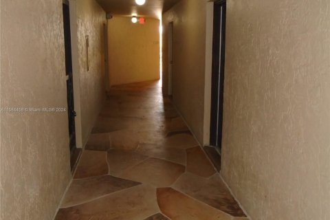 Condominio en venta en Lauderhill, Florida, 1 dormitorio, 80.82 m2 № 1170337 - foto 16