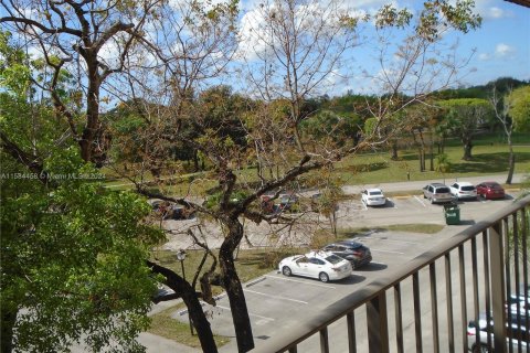 Condominio en venta en Lauderhill, Florida, 1 dormitorio, 80.82 m2 № 1170337 - foto 13