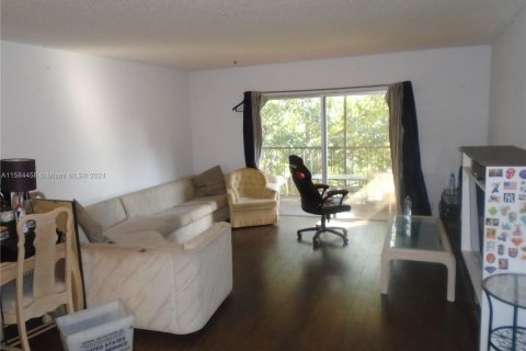 Condominio en venta en Lauderhill, Florida, 1 dormitorio, 80.82 m2 № 1170337 - foto 21