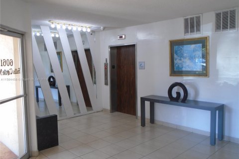 Condominio en venta en Lauderhill, Florida, 1 dormitorio, 80.82 m2 № 1170337 - foto 10