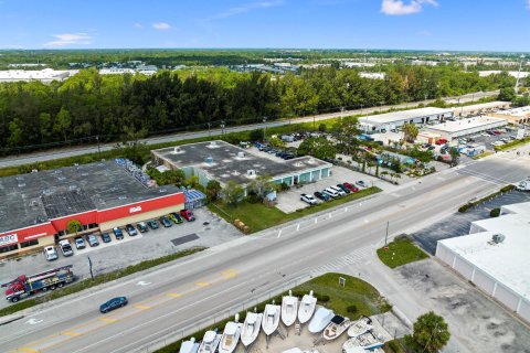 Commercial property in Stuart, Florida № 815365 - photo 3