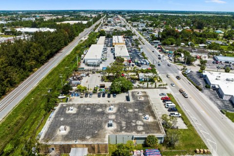 Commercial property in Stuart, Florida № 815365 - photo 4