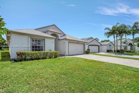 Villa ou maison à vendre à West Palm Beach, Floride: 2 chambres № 1396122 - photo 2