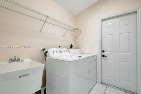 House in West Palm Beach, Florida 2 bedrooms № 1396122 - photo 16