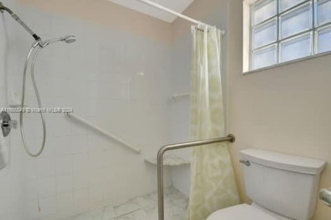 House in West Palm Beach, Florida 2 bedrooms № 1396122 - photo 25