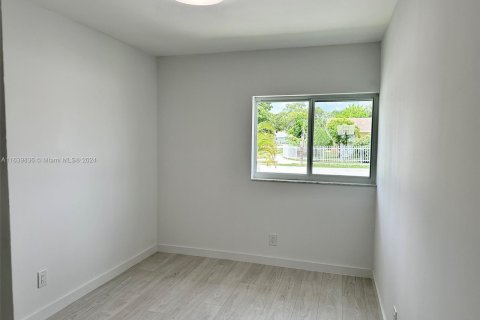 House in Miami Gardens, Florida 4 bedrooms, 120.77 sq.m. № 1316106 - photo 16