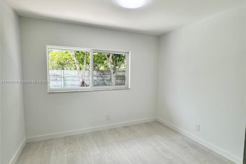 Casa en venta en Miami Gardens, Florida, 4 dormitorios, 120.77 m2 № 1316106 - foto 17