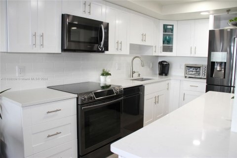 Condo in Aventura, Florida, 2 bedrooms  № 1315962 - photo 2