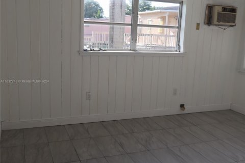 House in Belle Glade, Florida 4 bedrooms, 194.91 sq.m. № 1316104 - photo 19