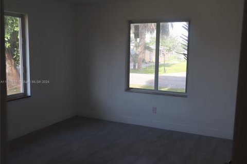 House in Belle Glade, Florida 4 bedrooms, 194.91 sq.m. № 1316104 - photo 15