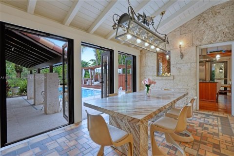 Casa en venta en Biscayne Park, Florida, 5 dormitorios, 351.17 m2 № 1365736 - foto 25